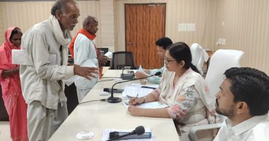 जनदर्शन में नागरिकों ने रखीं समस्याएं, कलेक्टर ने दिए समयबद्ध निराकरण के निर्देश