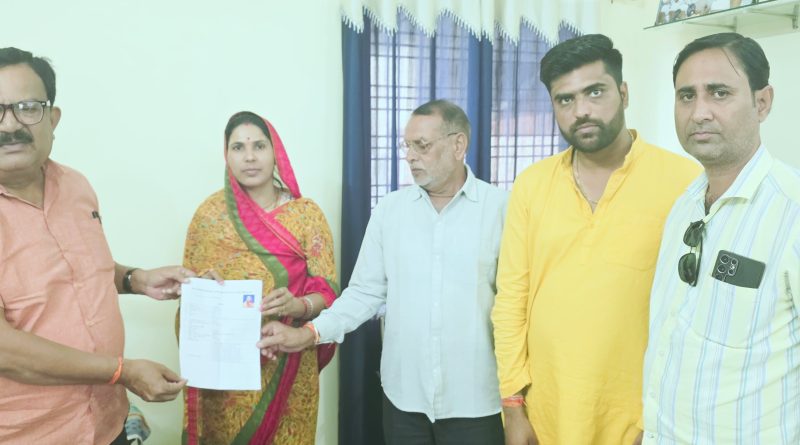 नवरात्रि के प्रथम दिवस के पावन अवसर पर माँ दुर्गा का आशीर्वाद लेकर नगर पालिका शिवपुर‑चरचा के अध्यक्ष पद हेतु लालमुनि यादव  ने अपनी दावेदारी प्रस्तुत की।