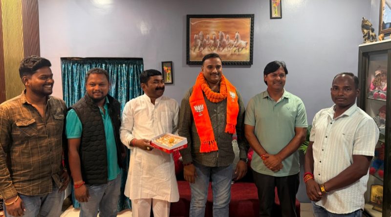 जूनापारा के लोकप्रिय युवा नेता एवं लगातार तीन बार जीत दर्ज करने वाले वर्तमान निर्दलीय पार्षद संजय जायसवाल  ने थामा भाजपा का दामन।